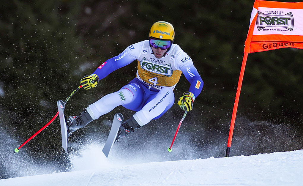 Die spektakuläre Fahrt über die Saslong in Gröden: Sprünge, Kompressionen und Hochgeschwindigkeits-Action (Mattia Casse - Foto: © Saslong Classic Club)