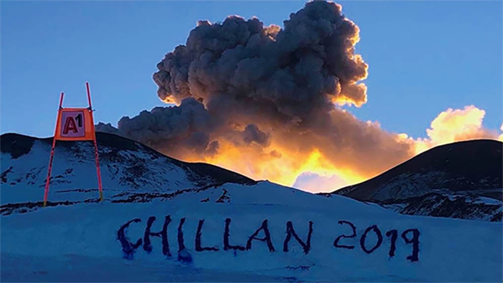2019 machten die ÖSV Damen ein komplett neue Erfahrung, neben dem aktiven Vulkan zu trainieren. (Foto: © ÖSV)