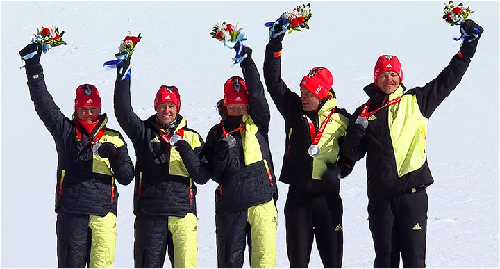 Alexander Schmid und Co. freuen sich über die Silbermedaille im alpinen Teambewerb
