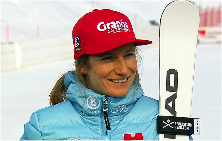 Lena Dürr übernimmt nach dem 1. Durchgang im Slalom von Are die Zwischenführung