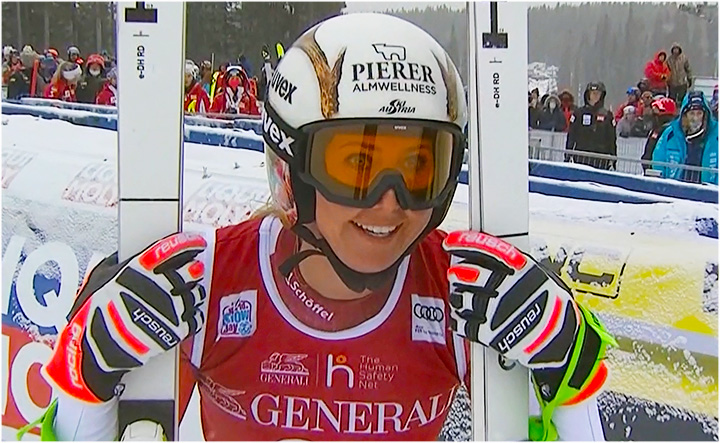 Cornelia Hütter konnte sich bei der zweiten Ski Weltcup Abfahrt in Lake Louise über Platz vier freuen.