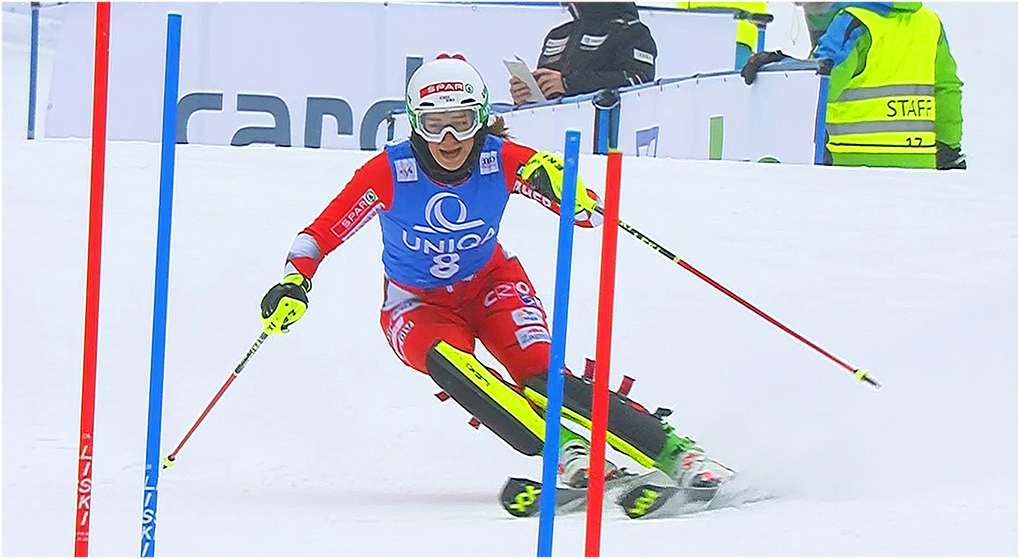 Die 19-jährige Kroatin Zrinka Ljutic freute sich als Dritte über ihren ersten Ski Weltcup Podestplatz.