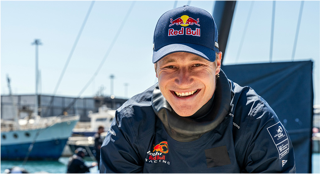Marco Odermatt erlebt aufregenden Tag mit dem Alinghi Red Bull Racing Team (Foto: © Olaf Pignataro / Alinghi Red Bull Racing / Red Bull Content Pool)