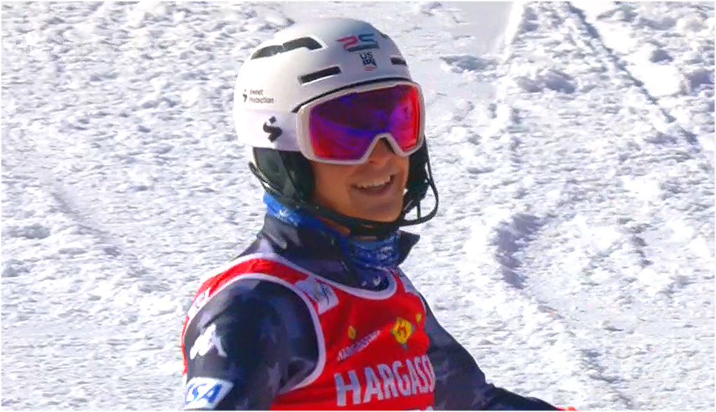 Jett Seymour aus den USA freut sich über seinen Sieg im 1. Europacup Slalom der Herren in Jaun