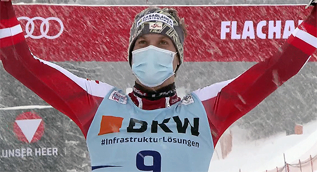 Manuel Feller feiert beim Slalom in Flachau seinen 1. Ski Weltcup Sieg