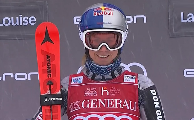 Ester Ledecka freut sich über ihren ersten Ski Weltcup Sieg.