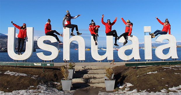 Die RTL-Damen genießen die Zeit im winterlichen Ushuaia. (Foto © ÖSV)